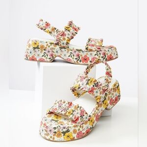 Matisse White Floral Platform Sandals Size 9 NEW in Box NIB